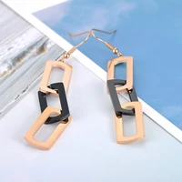 Kép 3/5 - Rosegold és Fekete Nemesacél Láncszem Női Fülbevaló