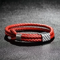 Kép 2/3 - Black Wolf - Piros Bőr Férfi Karkötő Nemesacél Csattal - Állítható