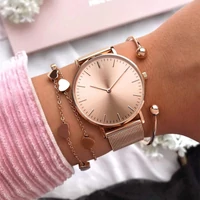 Kép 2/5 - Rosegold Nemesacél Női Karkötő - Szív Medálokkal