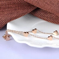 Kép 3/5 - Rosegold Nemesacél Női Karkötő - Szív Medálokkal