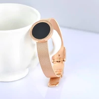 Kép 4/5 - Rosegold Nemesacél Mesh Női Karkötő - Római Szám Medál