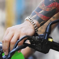 Kép 2/5 - Rozsdamentes Acél Motorlánc Férfi Karkötő - Ezüst - Arany