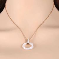 Kép 2/4 - CLARA Nemesacél Rosegold Női Nyaklánc Fehér Kerámia Dísz