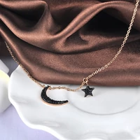 Kép 3/4 - Rosegold Nemesacél Női Nyaklánc - Fekete Félhold Medál