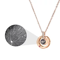 Kép 2/6 - Rosegold Nemesacél Női Nyaklánc - Szerelem 100 Nyelven Medál